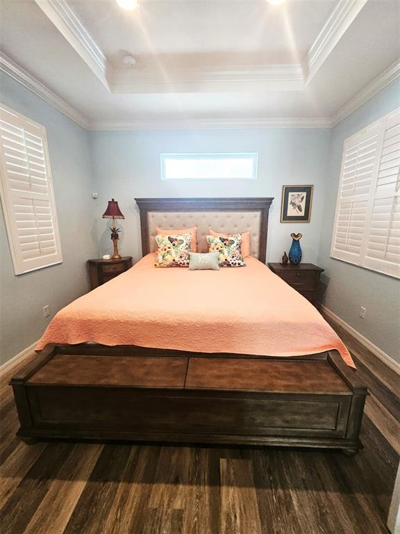 460 Marlin Road Venice, FL 34293 - Photo 29 of 44 a large bed sitting in a bedroom next to a window