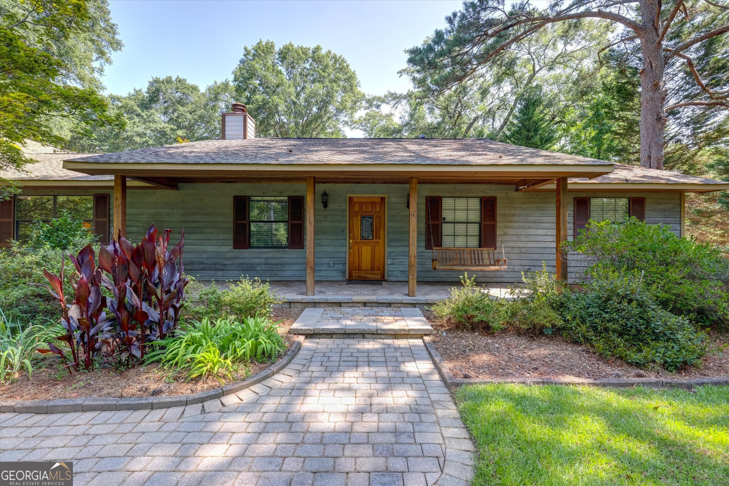 424 Hampton Road Hampton, GA 30228 - Photo 10 of 44 a front view of a house with garden