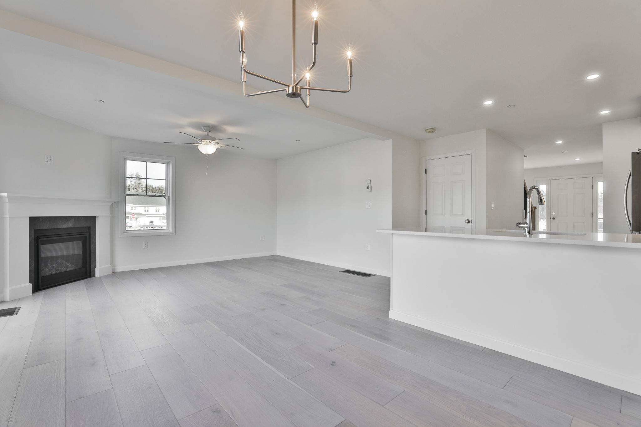 73 Crestview Way Raymond, NH 03077 - Photo 15 of 37