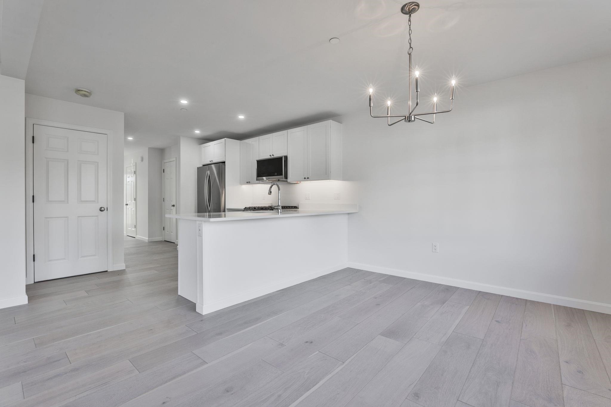 73 Crestview Way Raymond, NH 03077 - Photo 9 of 37