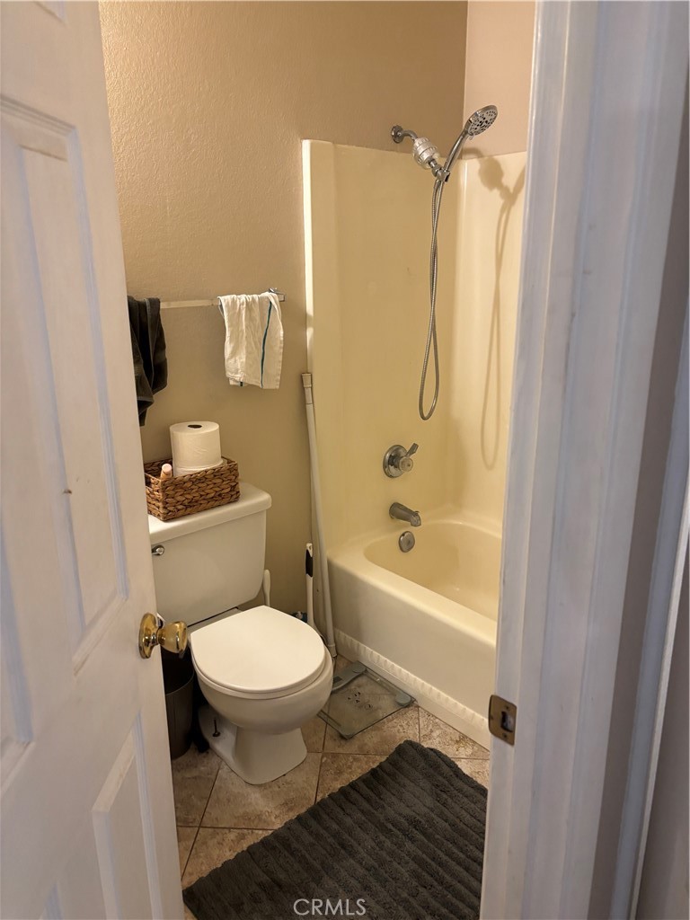 6389 Del Mar Way Riverside, CA 92504 - Photo 24 of 25 Guest bath