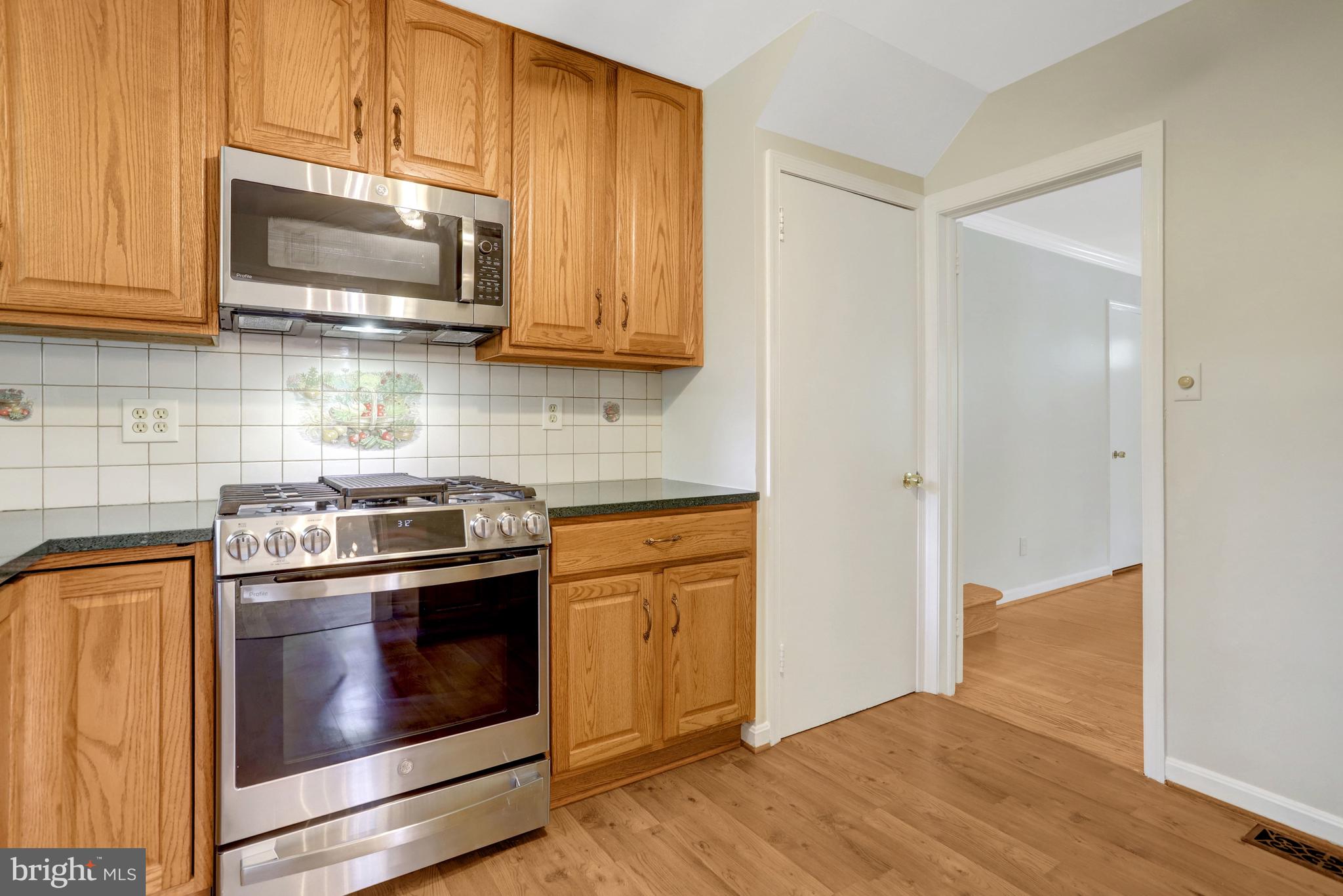 7623 Mendota Place Springfield, VA 22150 - Photo 14 of 67 UPDATED KITCHEN