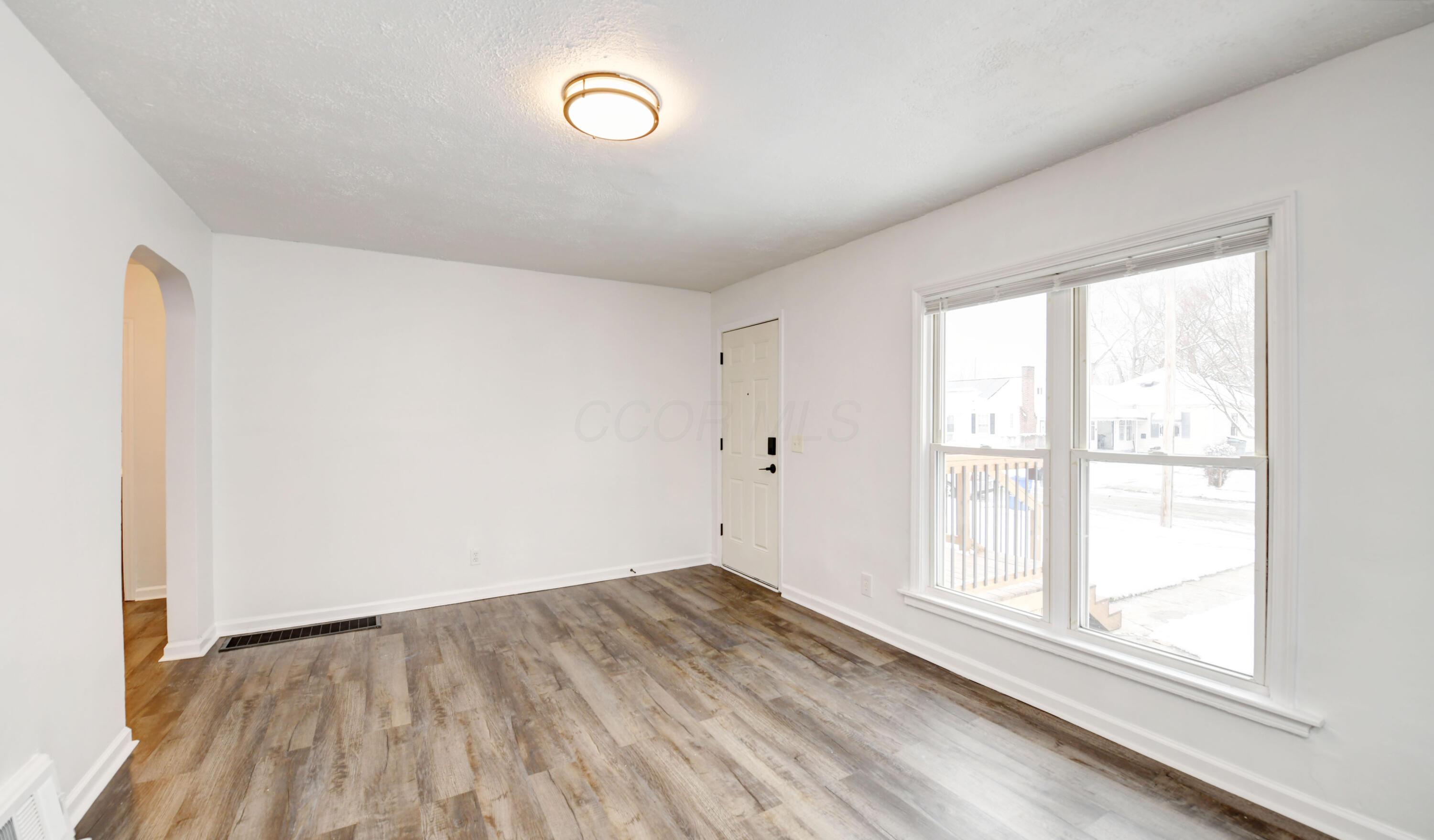 2282 Gerbert Road Columbus, OH 43211 - Photo 6 of 33 Living Room (4)