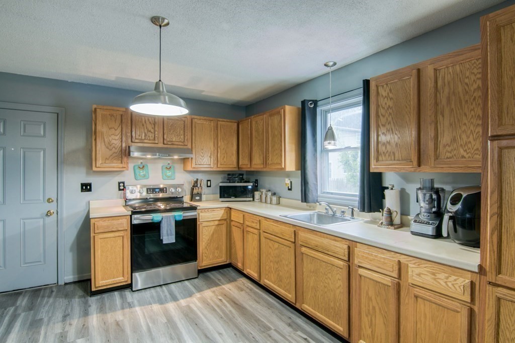 51 Quincy Street Springfield, MA 01109 - Photo 12 of 26 Gallery Image 12