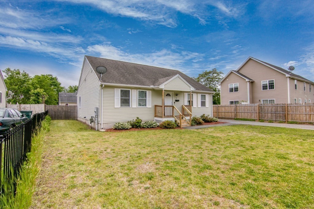 51 Quincy Street Springfield, MA 01109 - Photo 3 of 26 Gallery Image 3