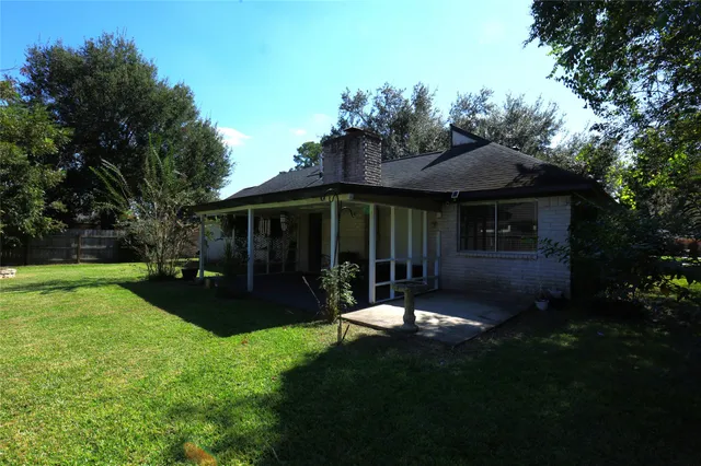 $2,150 | 354 South Amherst Drive, West Columbia, TX 77486