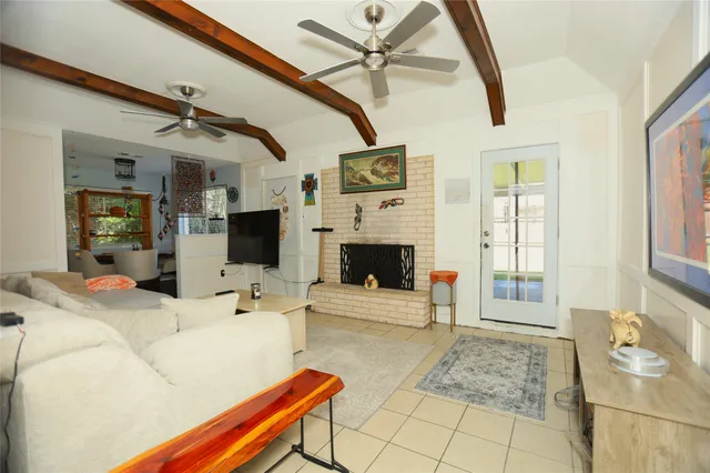 $2,150 | 354 South Amherst Drive, West Columbia, TX 77486