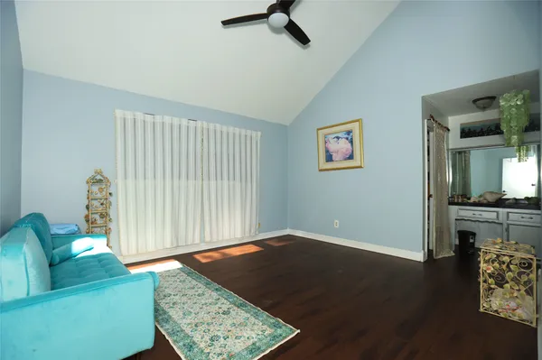 $1,900 | 354 South Amherst Drive, West Columbia, TX 77486