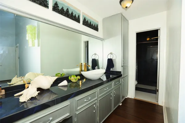 $1,900 | 354 South Amherst Drive, West Columbia, TX 77486