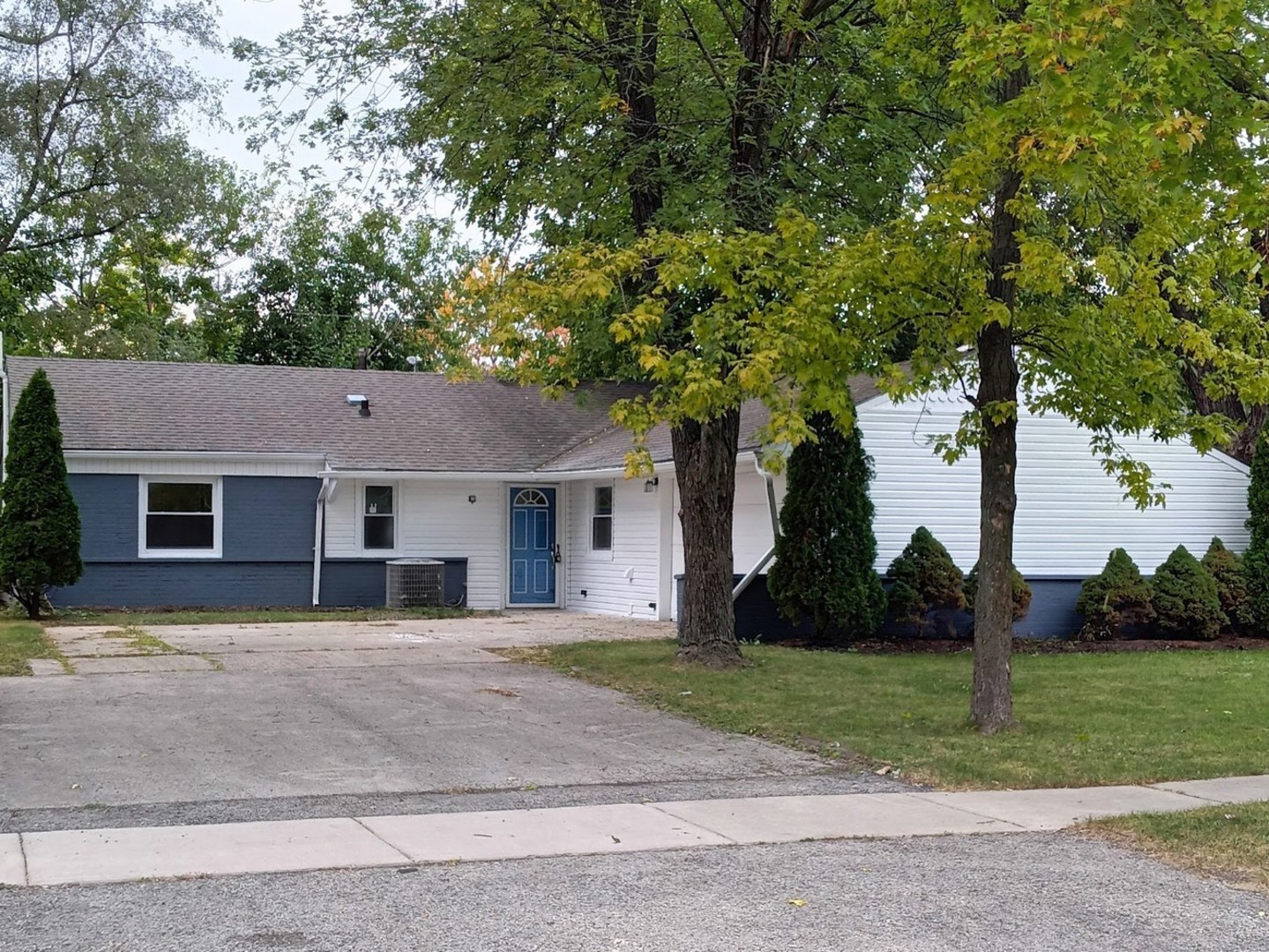 117 Kingston Road Bolingbrook, IL 60440 - Photo 1 of 24 a house that has a tree in front of the house