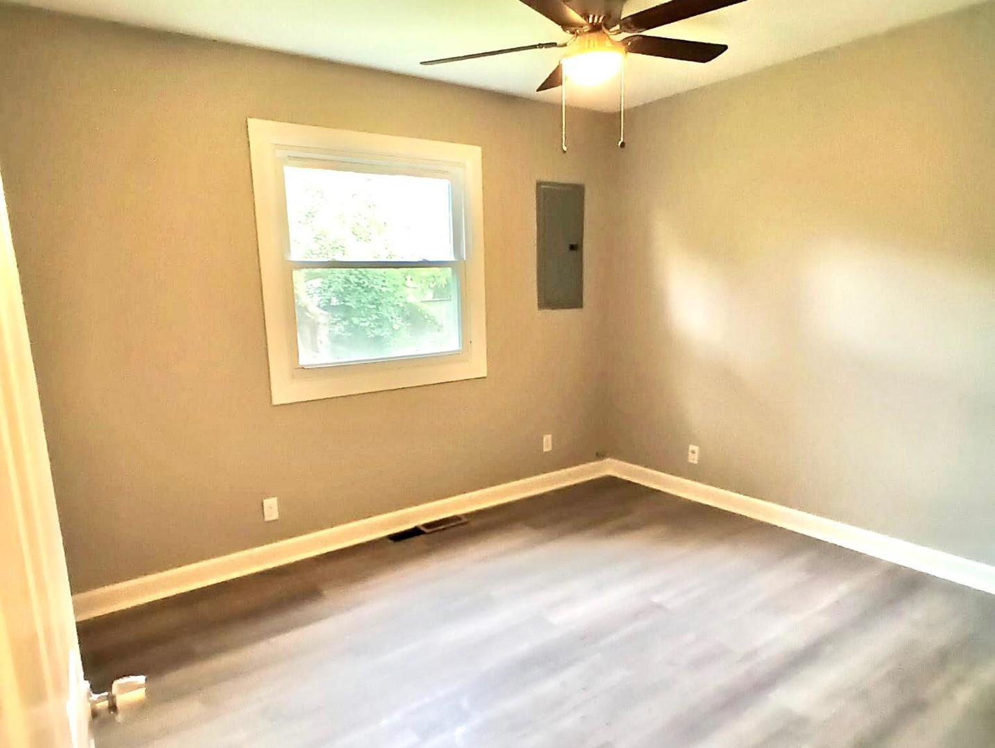 117 Kingston Road Bolingbrook, IL 60440 - Photo 10 of 24 an empty room with a window