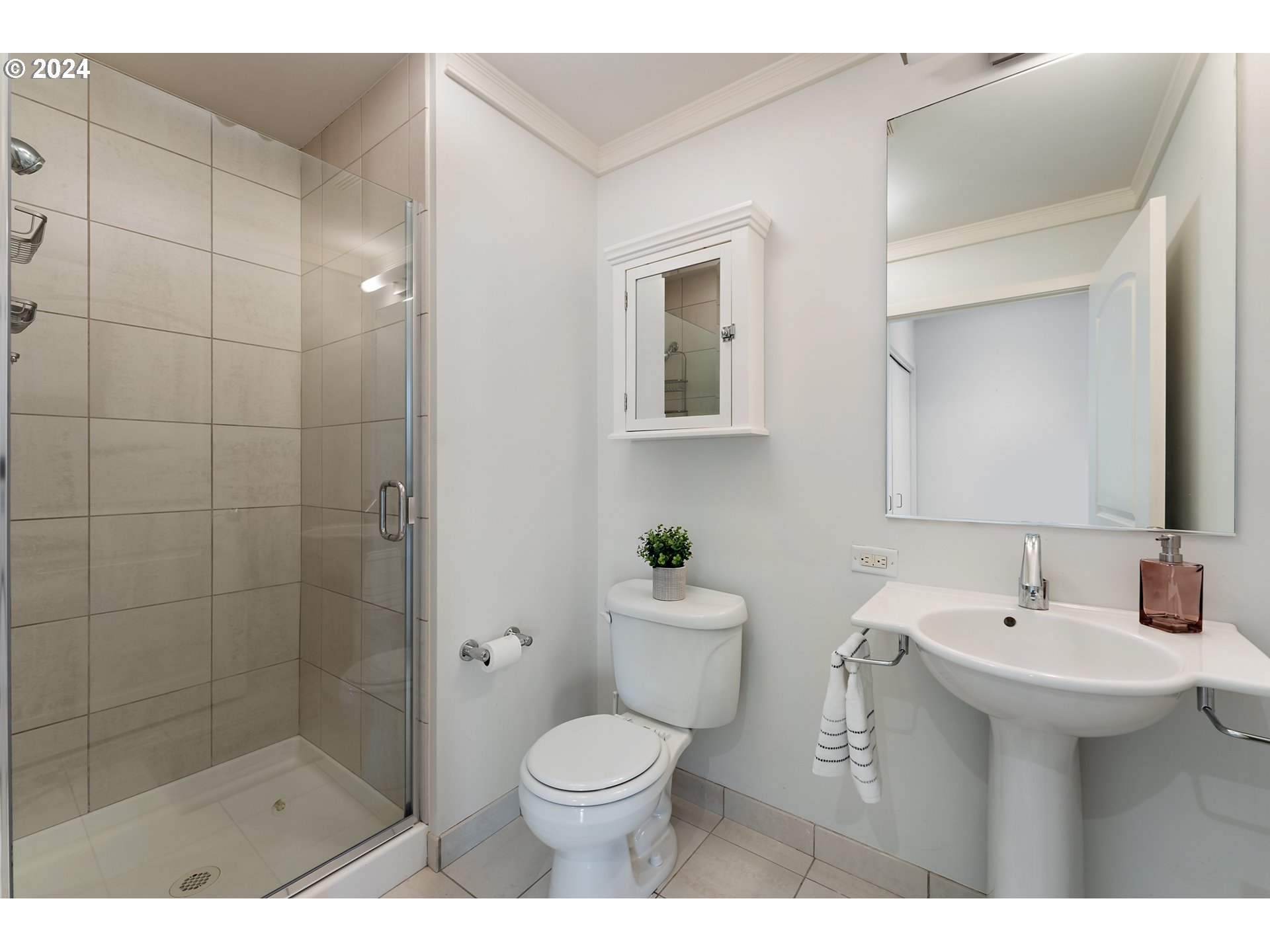 922 Northwest 11th Avenue, Unit 415 Portland, OR 97209 - Photo 27 of 45 Bathroom