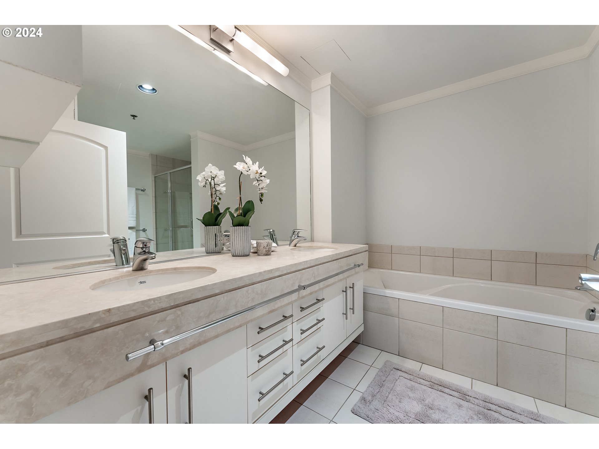 922 Northwest 11th Avenue, Unit 415 Portland, OR 97209 - Photo 32 of 45 Bathroom