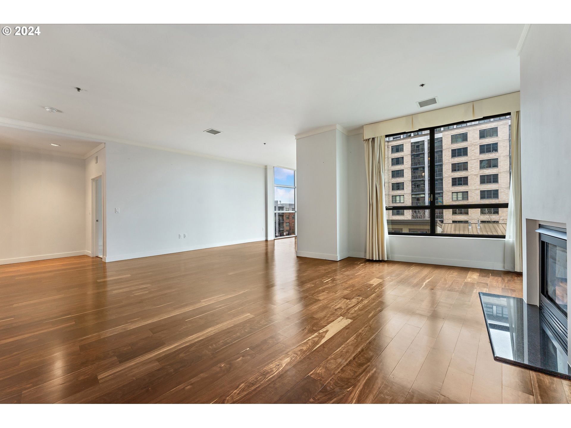 922 Northwest 11th Avenue, Unit 415 Portland, OR 97209 - Photo 9 of 45 Living Room