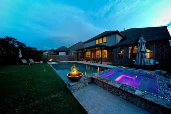 $845,000 | 1013 Goose Creek Street, Webster, TX 77598