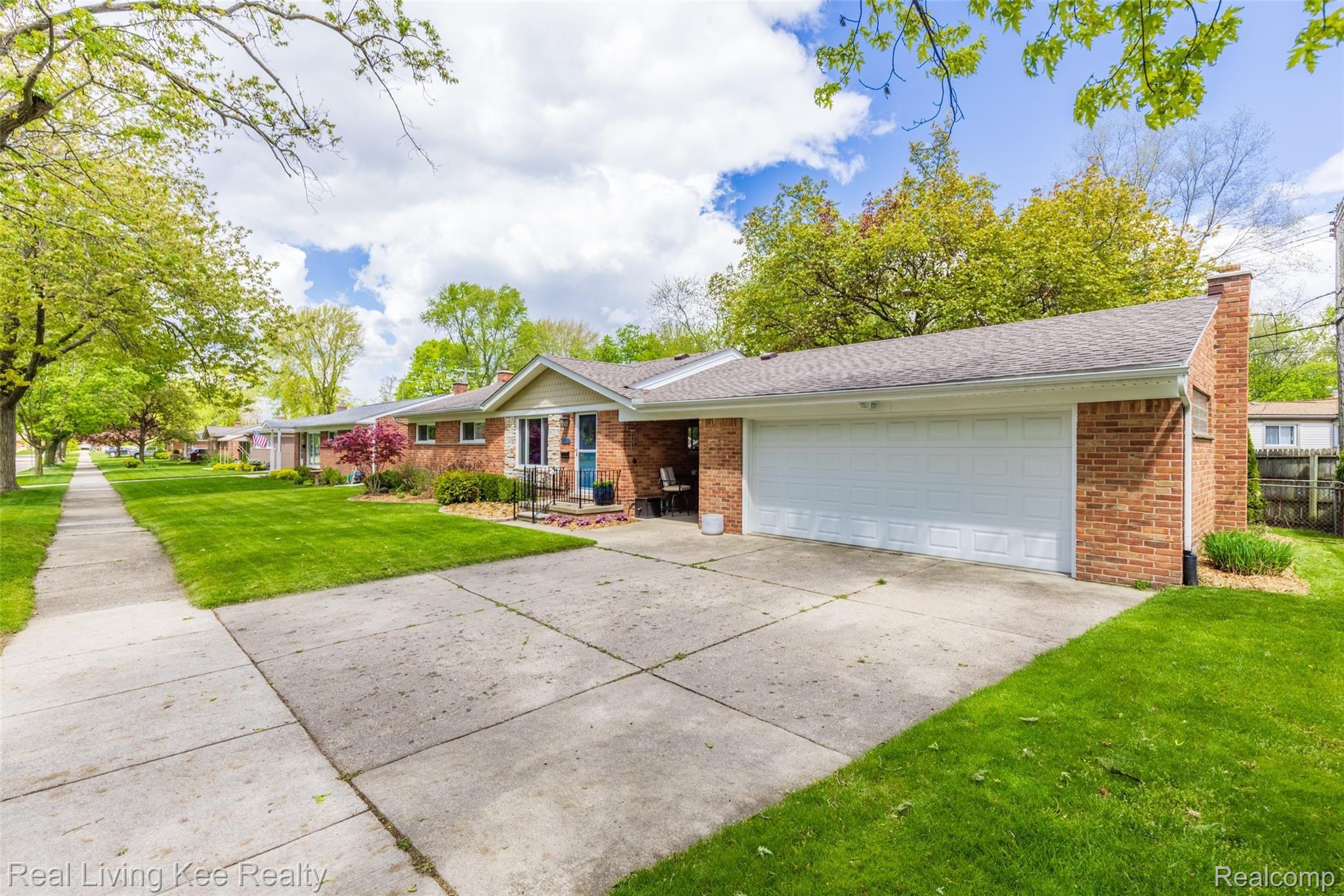 1330 Sycamore Drive Rochester, MI 48307 - Photo 2 of 31 1330 Sycamore Dr-2.jpg