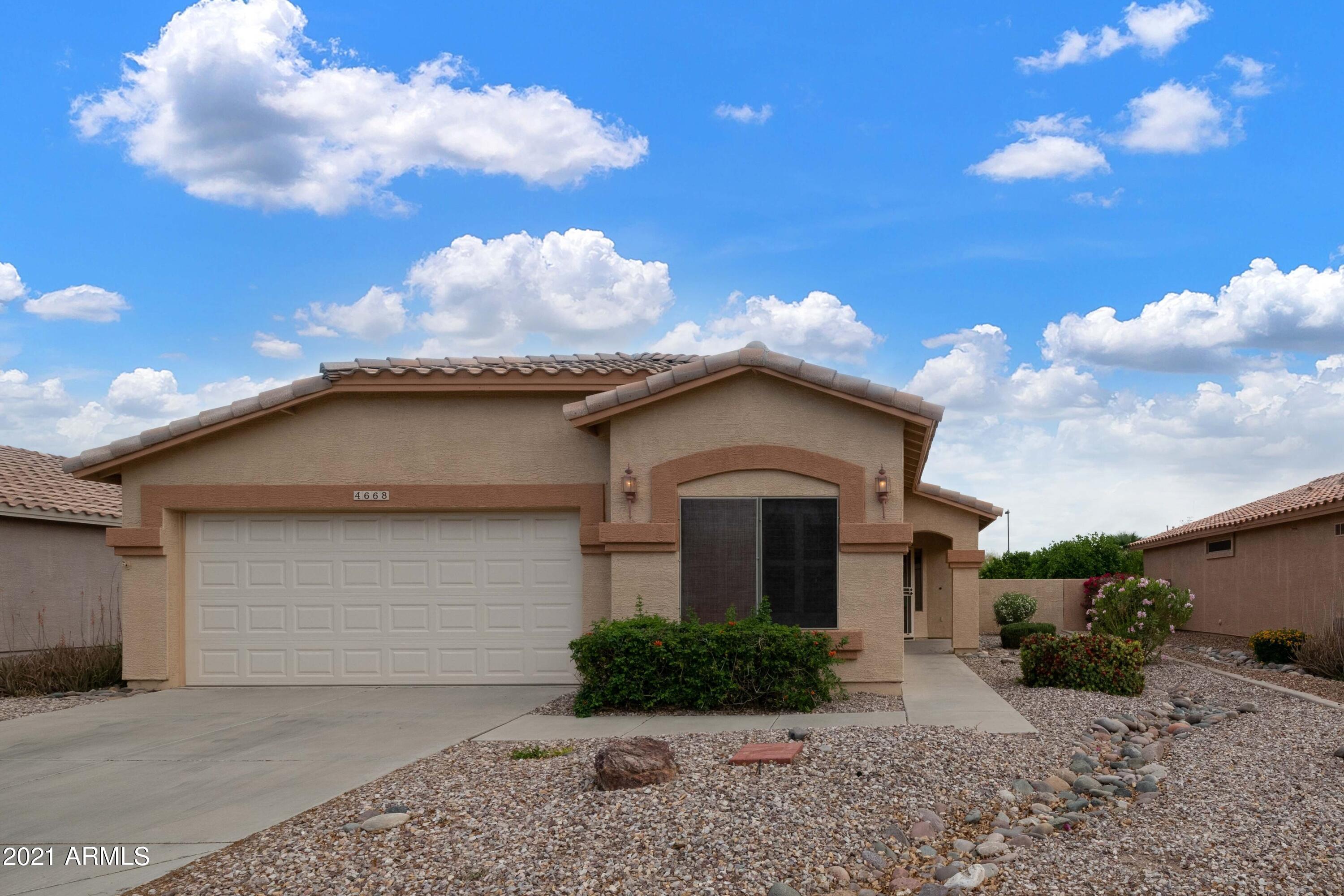 4668 East Walnut Road Gilbert, AZ 85298 - Photo 3 of 52 4668 E-002-032-VLT 3386-MLS_Size