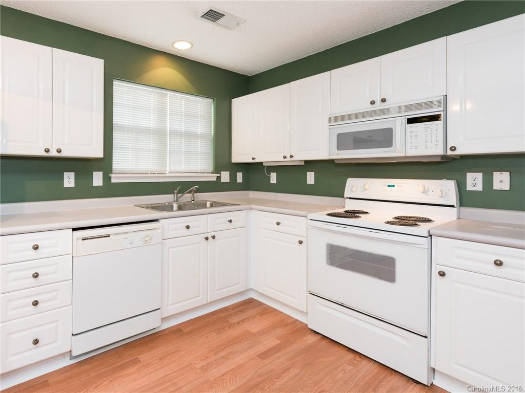 1944 Decatur Court Charlotte, NC 28213 - Photo 4 of 24 Gallery Image 4
