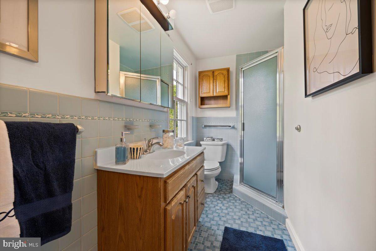 659 Lindley Road Glenside, PA 19038 - Photo 20 of 38 Primary Bath