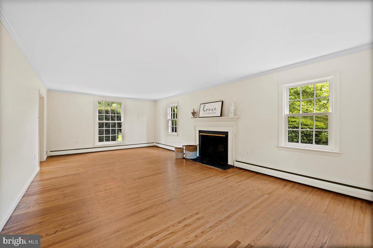 659 Lindley Road Glenside, PA 19038 - Photo 7 of 38 Living Room