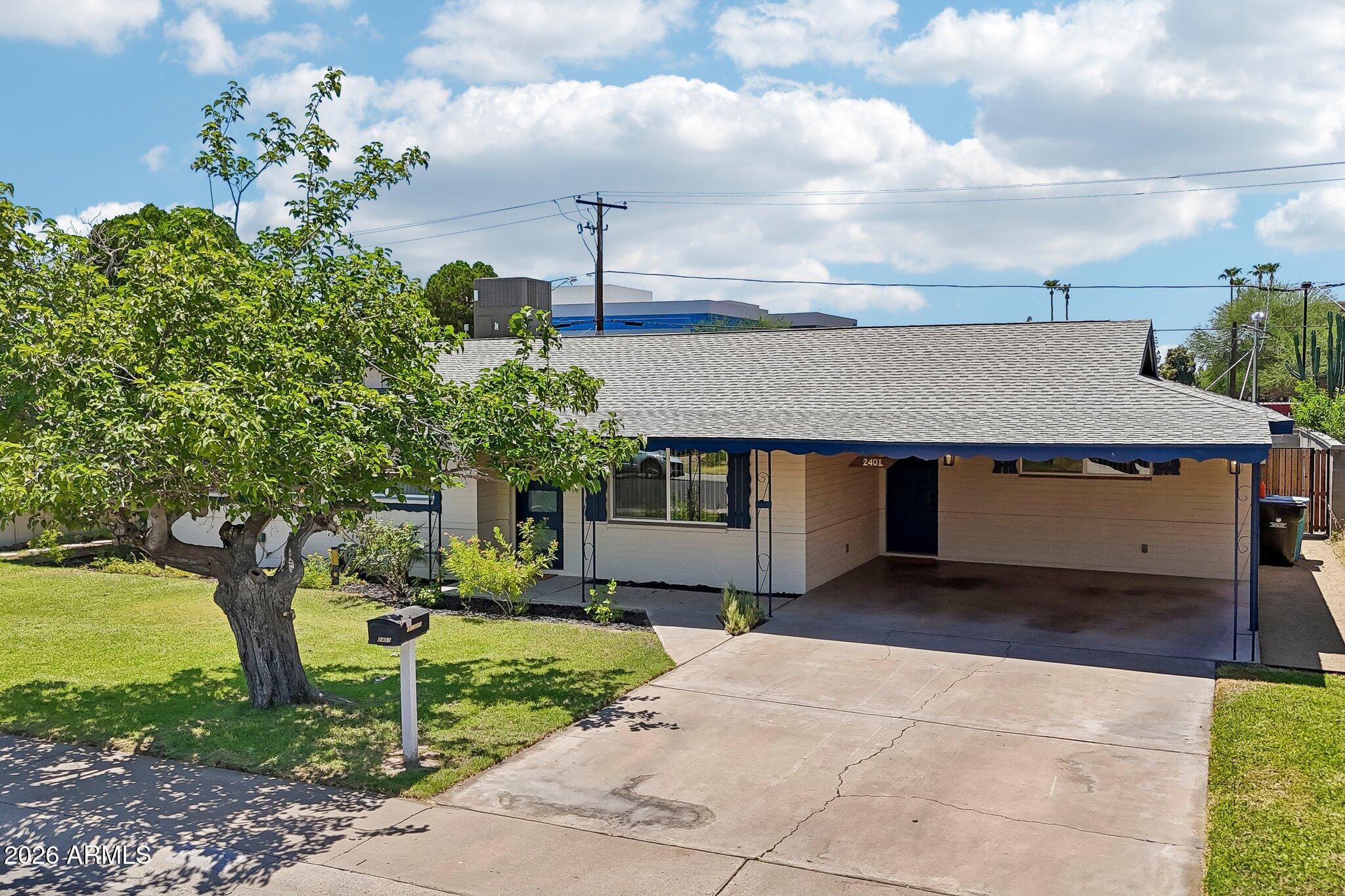 2401 West Echo Lane Phoenix, AZ 85021 - Photo 3 of 40 3-web-or-mls-W Echo Ln-S2706-003