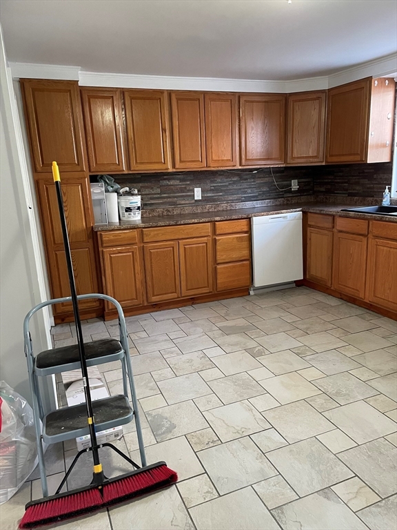 9 Hall Street, Unit 1R Waltham, MA 02453 - Photo 3 of 35