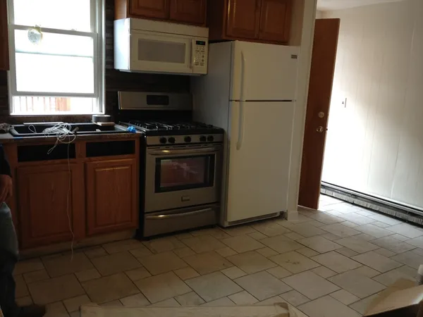 $2,300 | 9 Hall Street, Unit 1R, Waltham, MA 02453