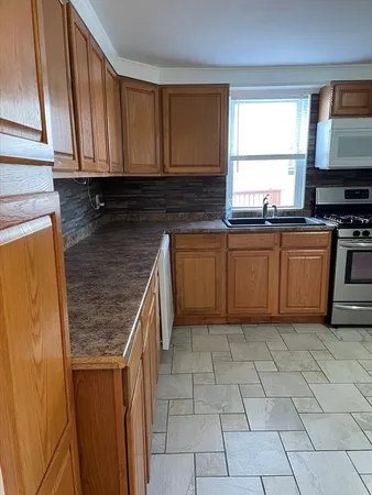 $2,300 | 9 Hall Street, Unit 1R, Waltham, MA 02453