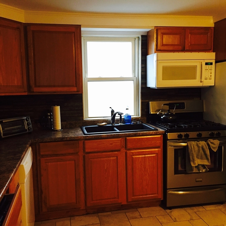 9 Hall Street, Unit 1R Waltham, MA 02453 - Photo 7 of 35