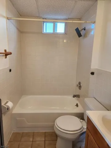 $1,800 | 79 Broughton Avenue, Unit 2, Bloomfield, NJ 07003