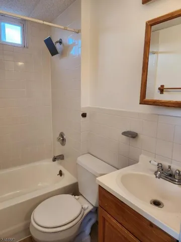 $1,800 | 79 Broughton Avenue, Unit 2, Bloomfield, NJ 07003