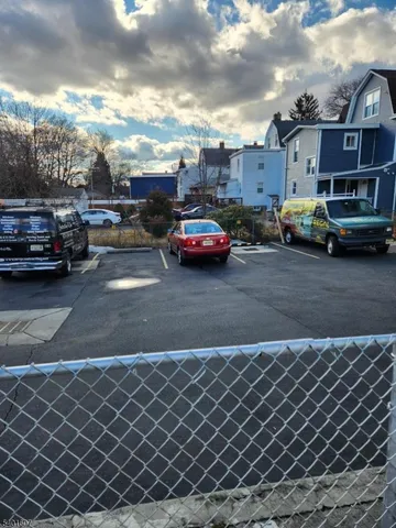 $1,800 | 79 Broughton Avenue, Unit 2, Bloomfield, NJ 07003