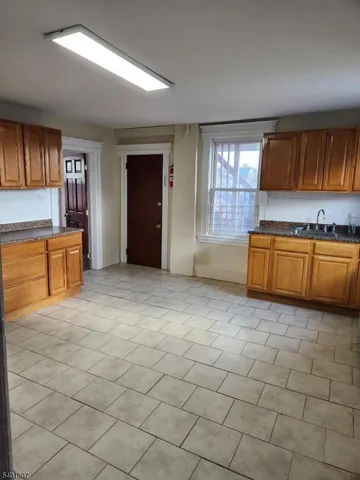 $1,800 | 79 Broughton Avenue, Unit 2, Bloomfield, NJ 07003