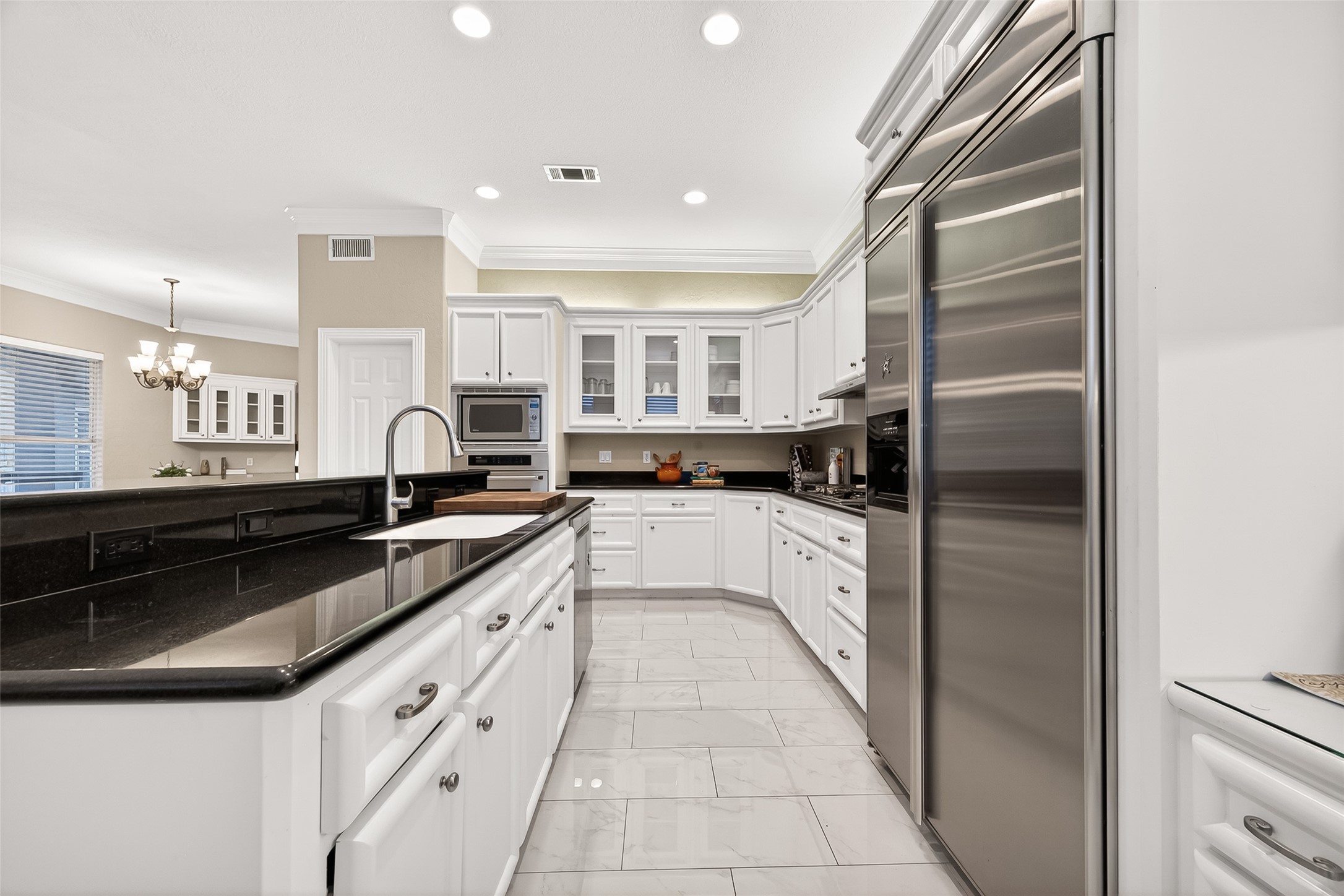 22 Stonegate Park Court Spring, TX 77379 - Photo 18 of 49 Kitchen also features a generous walk-in pantry with additional storage.