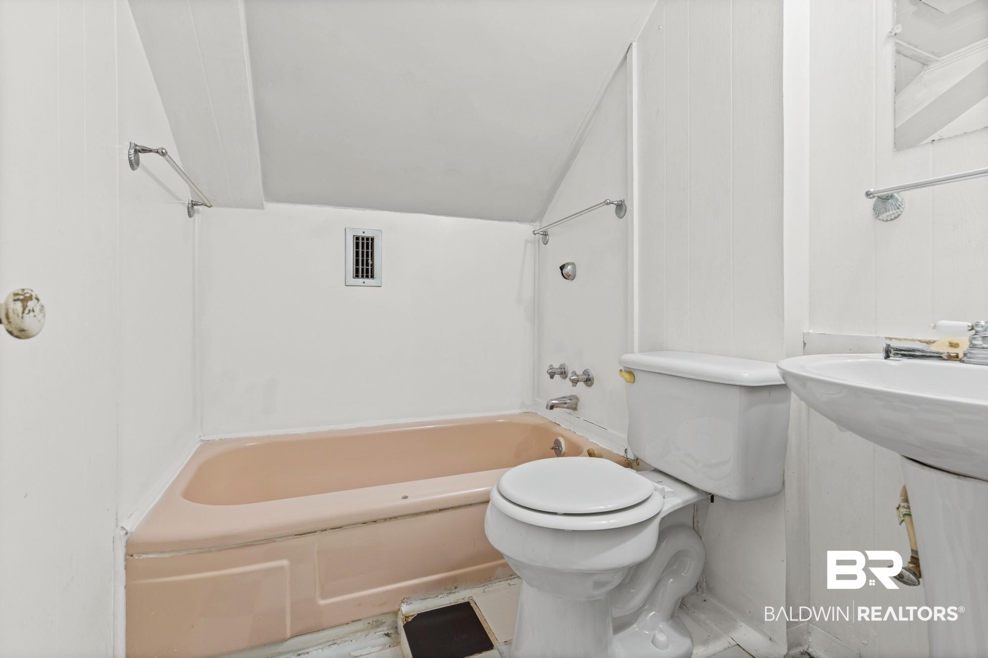 5510 Richmond Road Mobile, AL 36608 - Photo 17 of 21 Bathroom