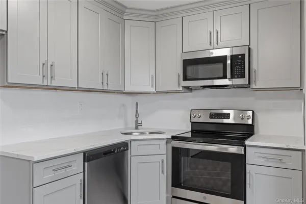 $3,000 | 135 Wakefield Avenue, Unit 305, Yonkers, NY 10704