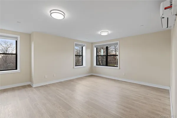 $3,000 | 135 Wakefield Avenue, Unit 305, Yonkers, NY 10704