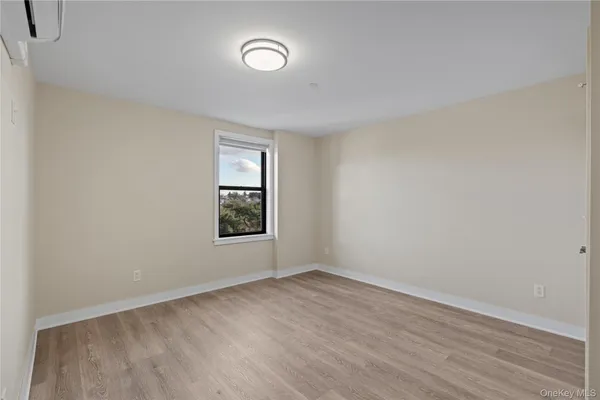 $3,000 | 135 Wakefield Avenue, Unit 305, Yonkers, NY 10704