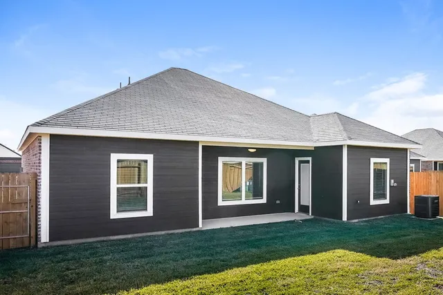 a front view of house with yard
