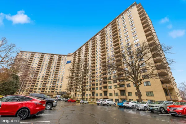 $2,100 | 5225 Pooks Hill Road, Unit 1717N, Bethesda, MD 20814