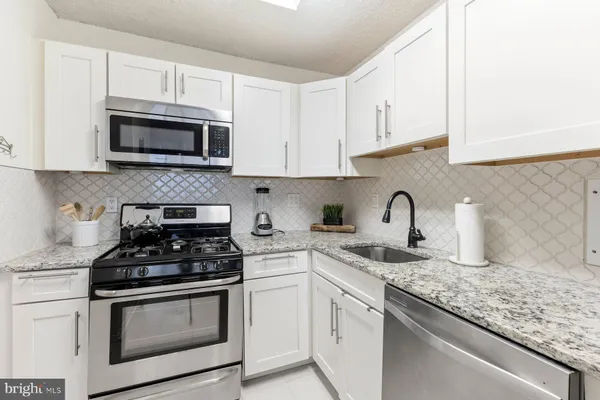$2,100 | 5225 Pooks Hill Road, Unit 1717N, Bethesda, MD 20814