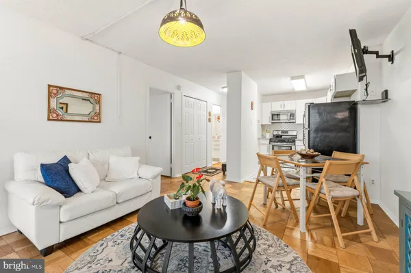 $2,100 | 5225 Pooks Hill Road, Unit 1717N, Bethesda, MD 20814