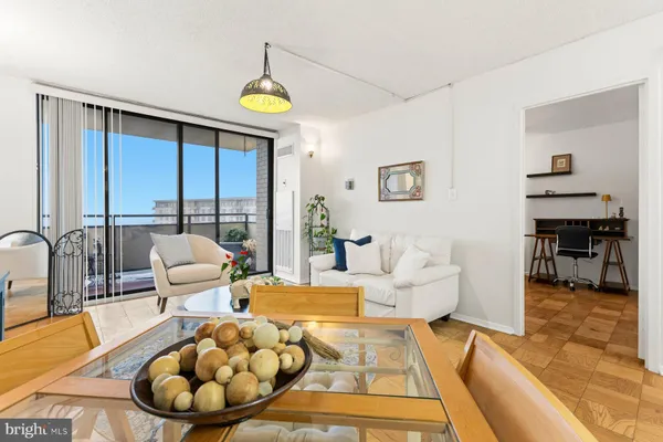 $2,100 | 5225 Pooks Hill Road, Unit 1717N, Bethesda, MD 20814