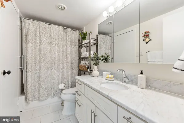 $2,100 | 5225 Pooks Hill Road, Unit 1717N, Bethesda, MD 20814