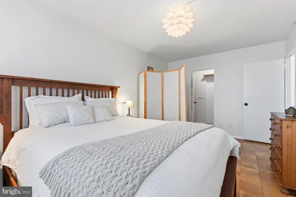 $2,100 | 5225 Pooks Hill Road, Unit 1717N, Bethesda, MD 20814