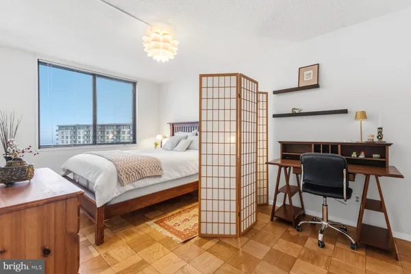 $2,100 | 5225 Pooks Hill Road, Unit 1717N, Bethesda, MD 20814