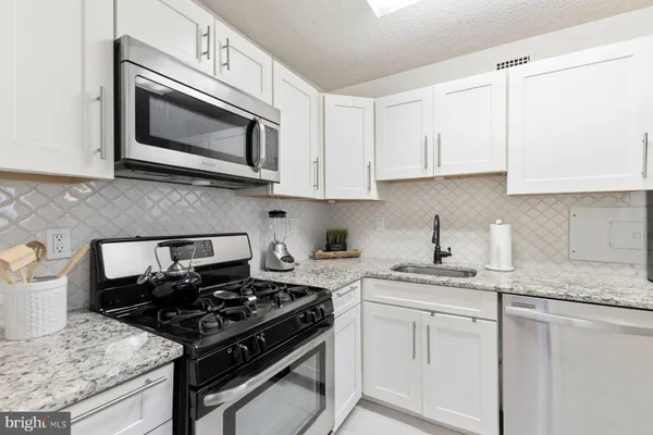 $2,100 | 5225 Pooks Hill Road, Unit 1717N, Bethesda, MD 20814