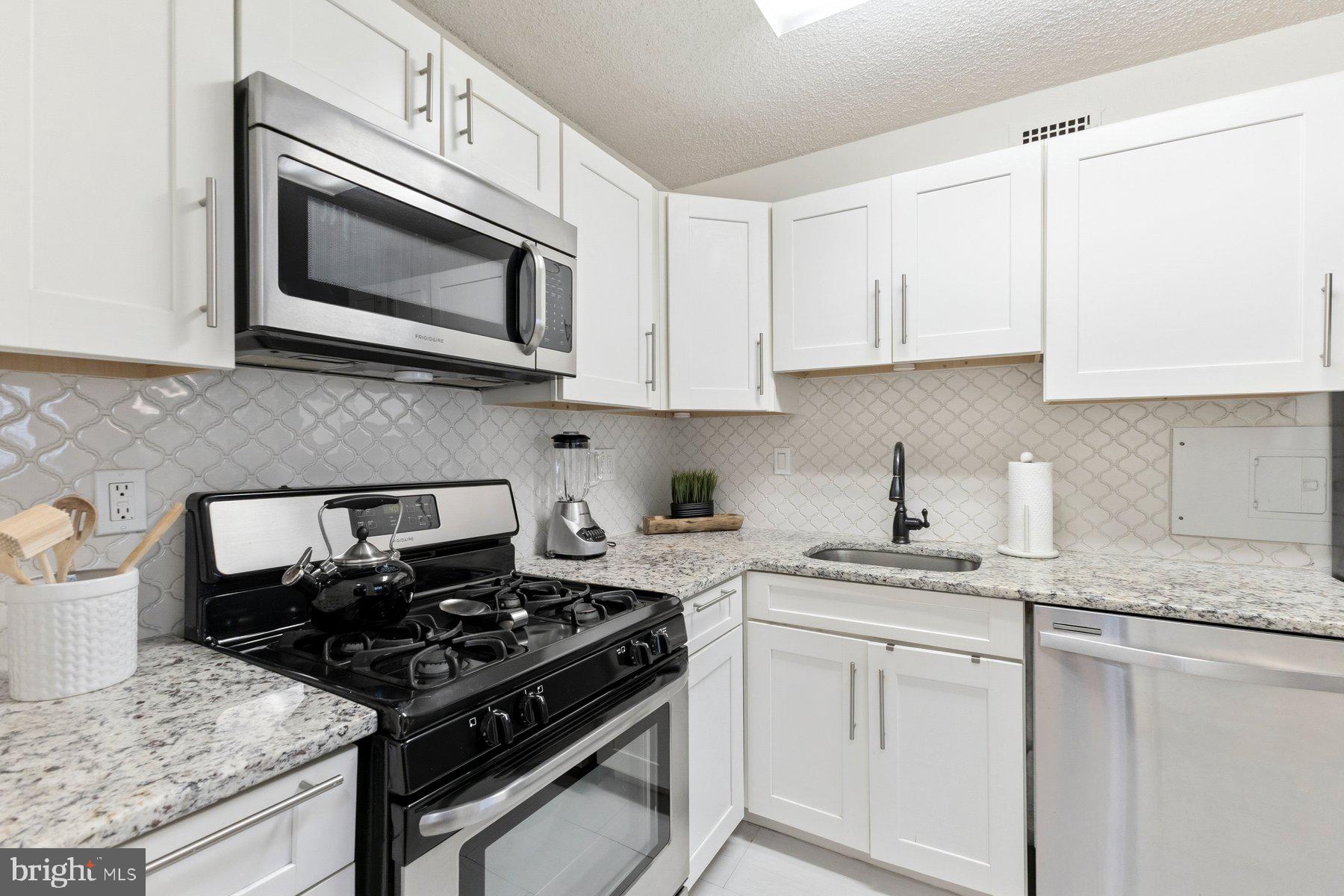 5225 Pooks Hill Road, Unit 1717N Bethesda, MD 20814 - Photo 10 of 26