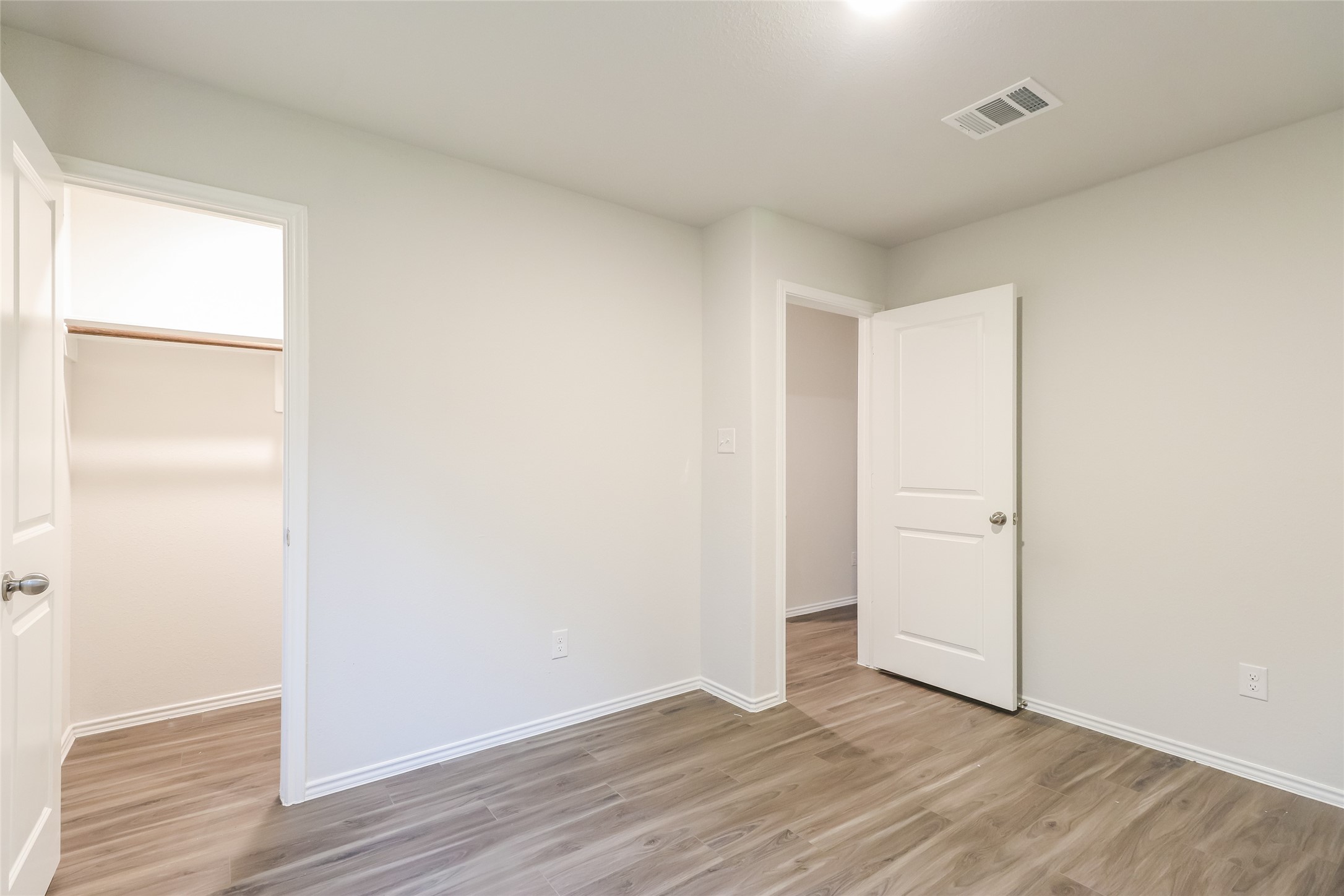 2437 Carp Drive Conroe, TX 77384 - Photo 12 of 17 Photos may be representative of the floor plan and not the exact home. Finishes, layout, and features of the actual property for lease may vary.