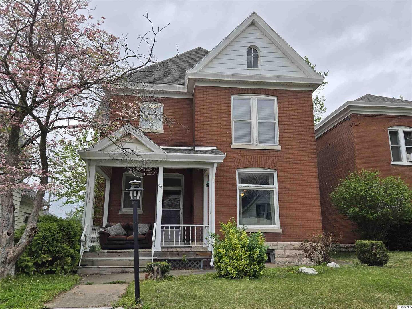 1019 Madison Street Quincy, IL 62301 - Photo 3 of 17